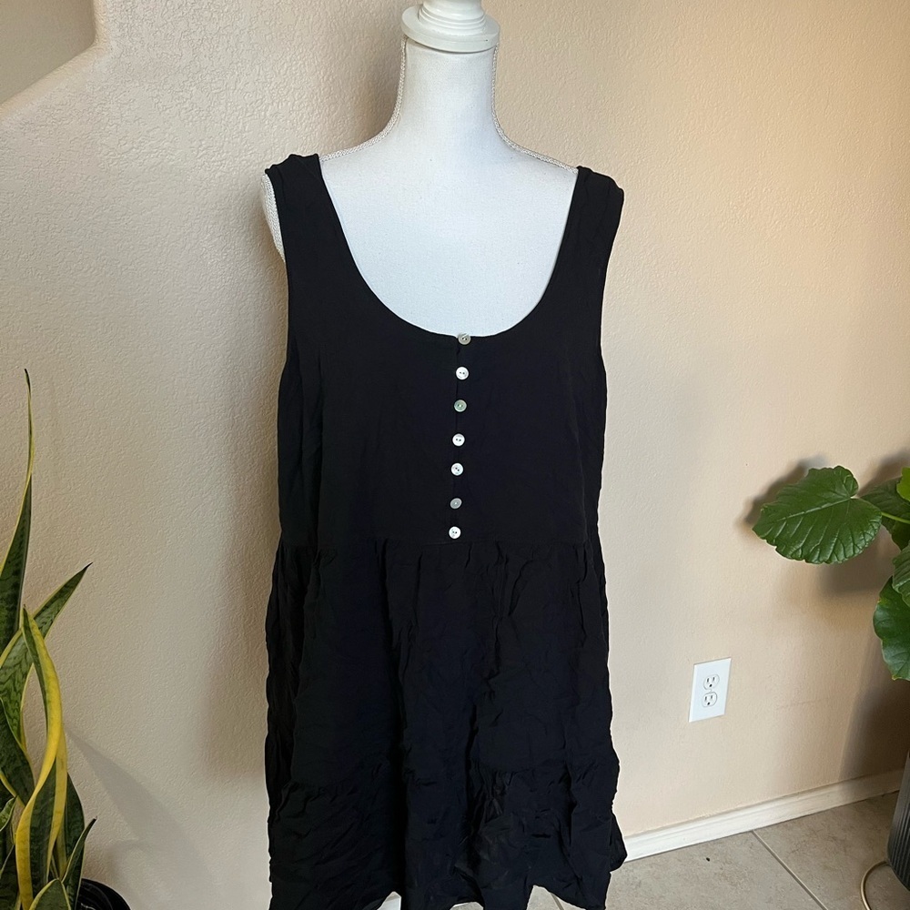 F21 plus Black Sleeveless Button-Front dress